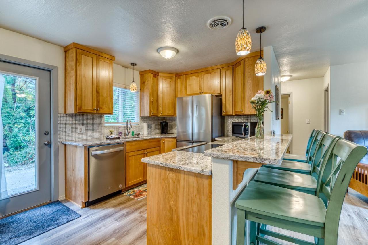 The Beverly Home Bandon Bagian luar foto